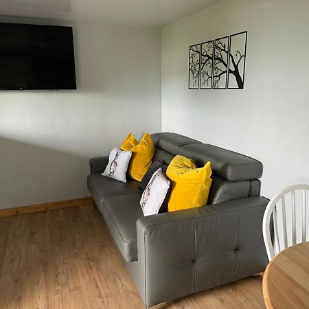 Kabin In The Woods Llandybie 外观 照片