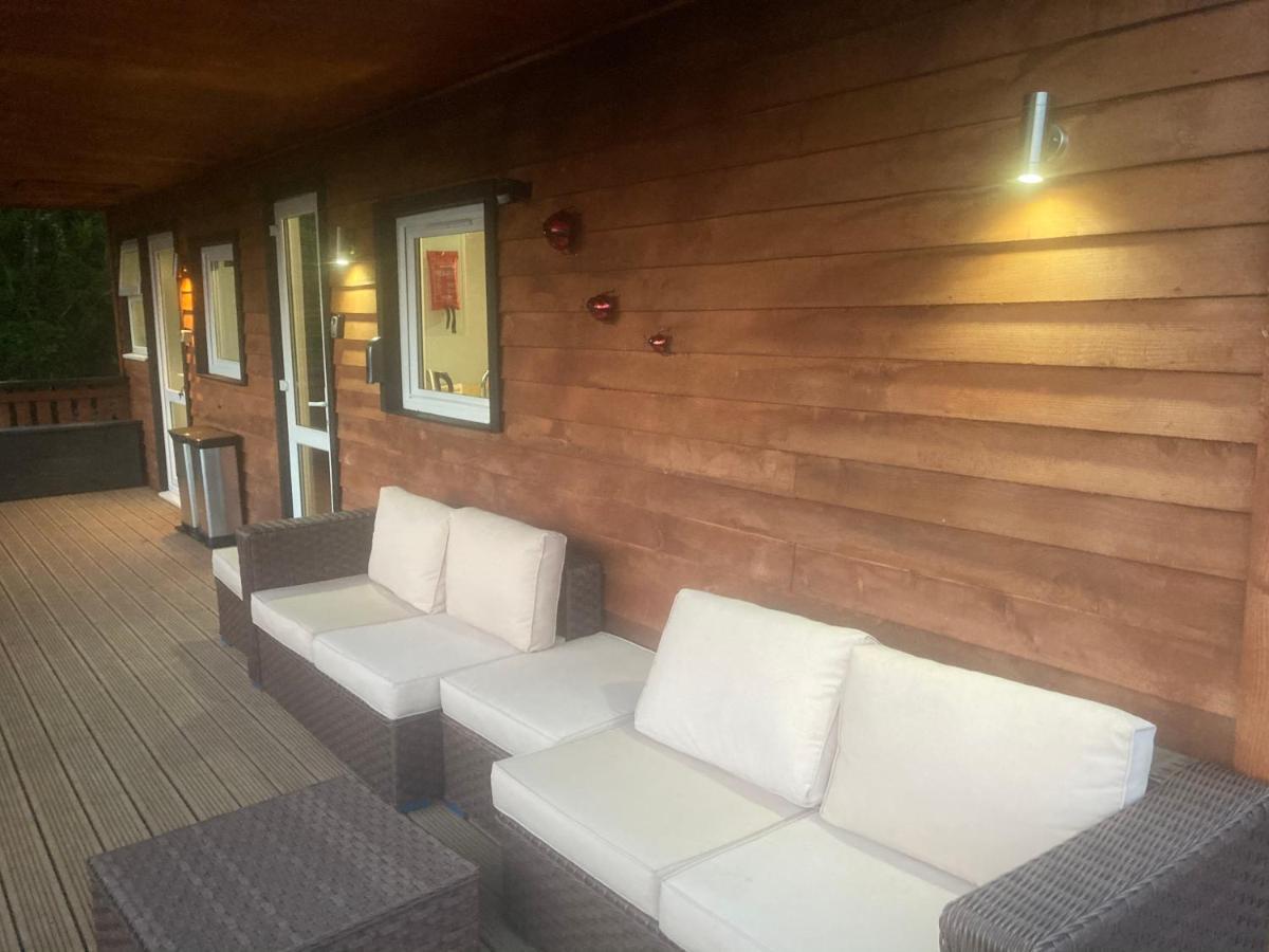Kabin In The Woods Llandybie 外观 照片