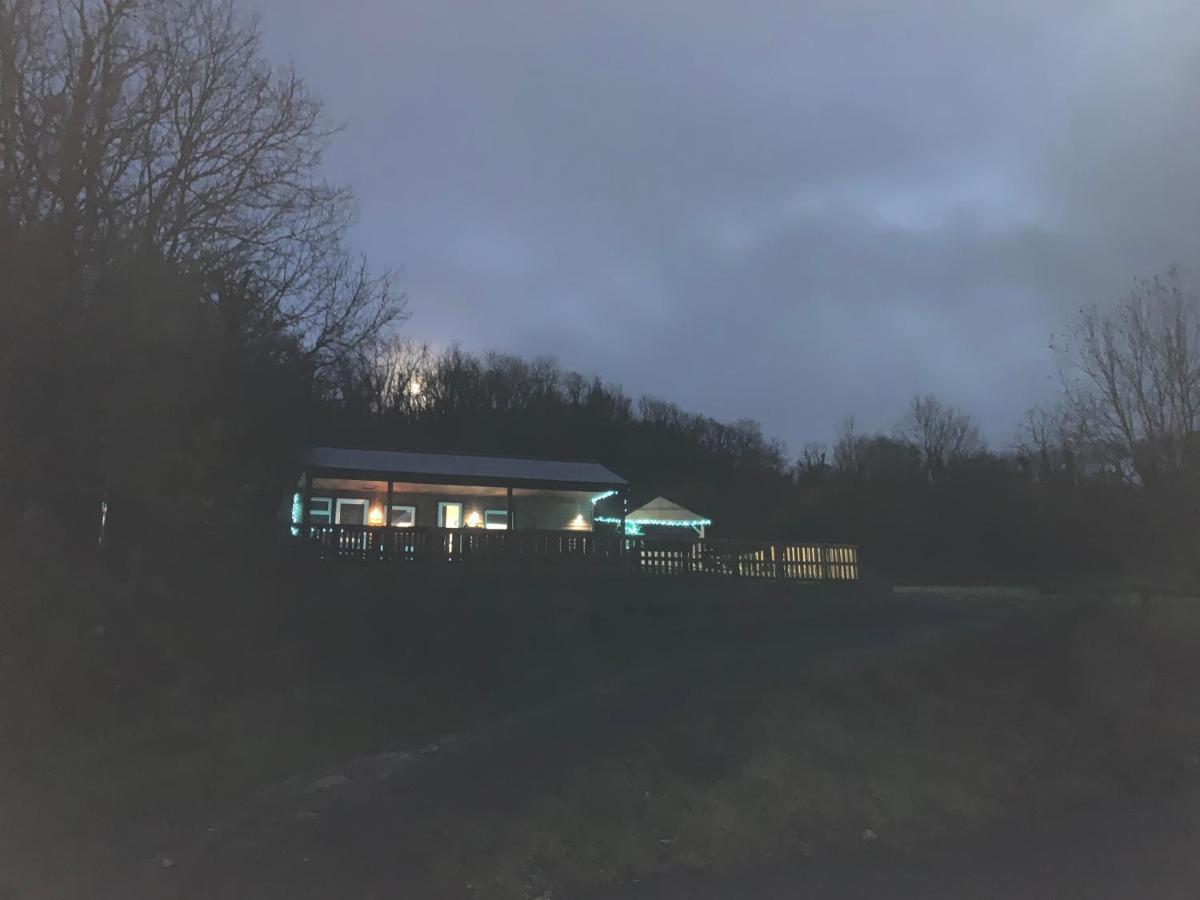 Kabin In The Woods Llandybie 外观 照片