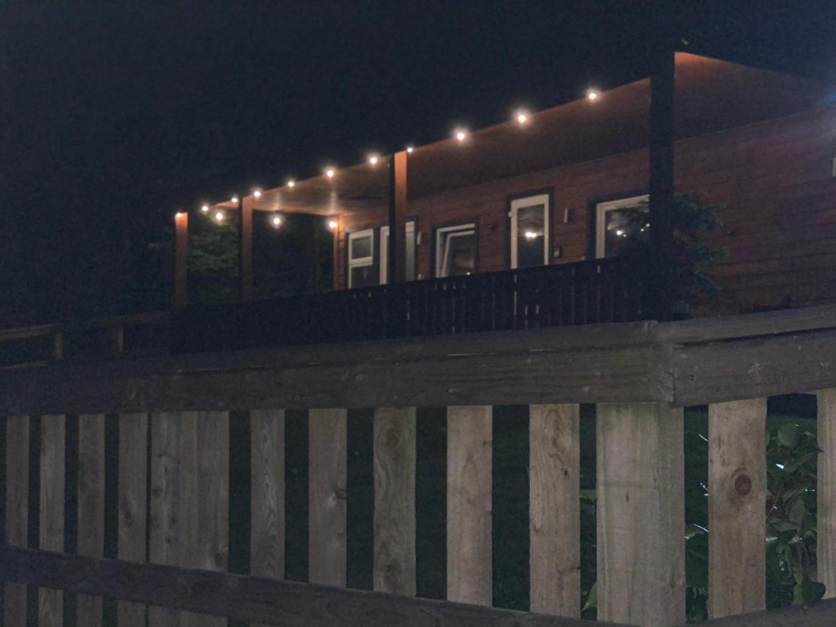Kabin In The Woods Llandybie 外观 照片