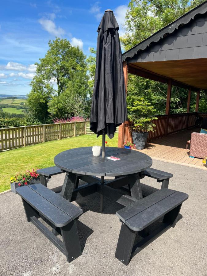 Kabin In The Woods Llandybie 外观 照片