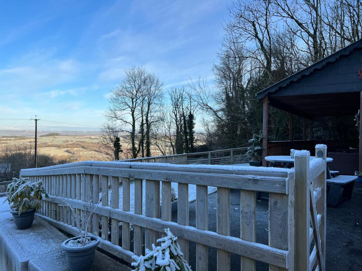 Kabin In The Woods Llandybie 外观 照片